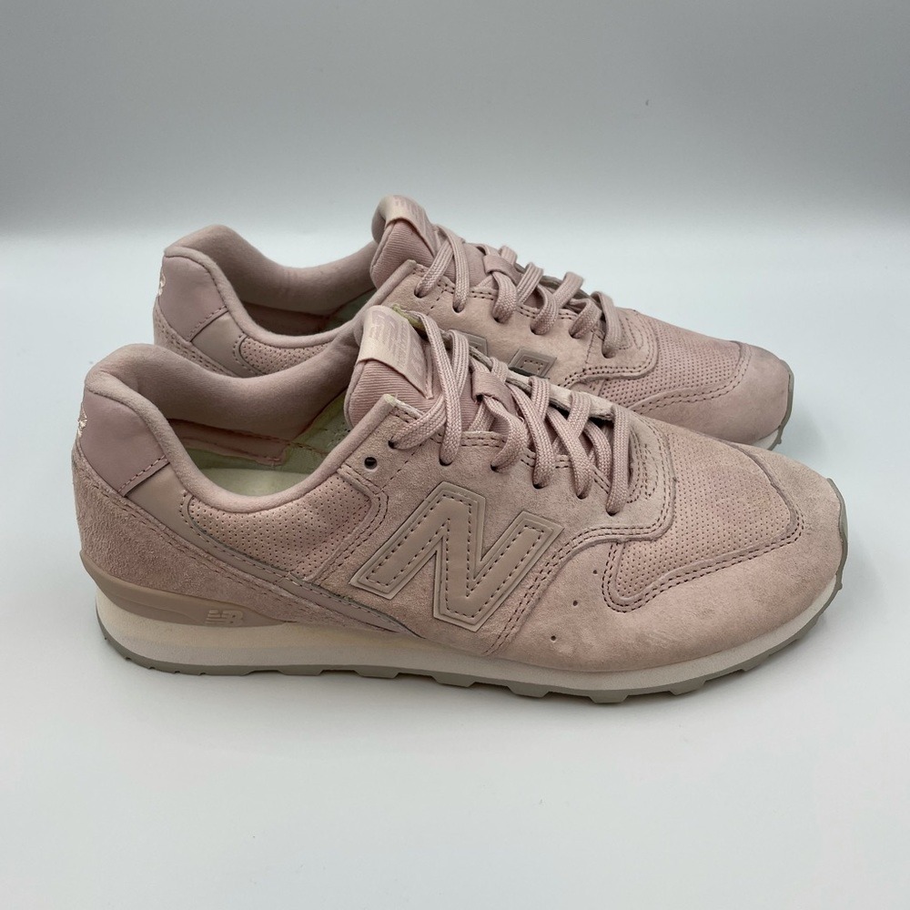 New Balance 696 Pink Suede Lifestyle Sneakers WL696WPP Women's Sz‎ 7